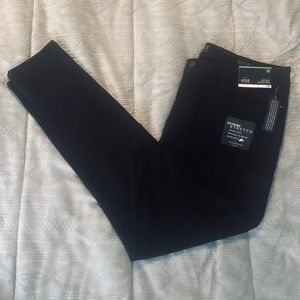 Woman’s black mid-rise jeggings brand New 16